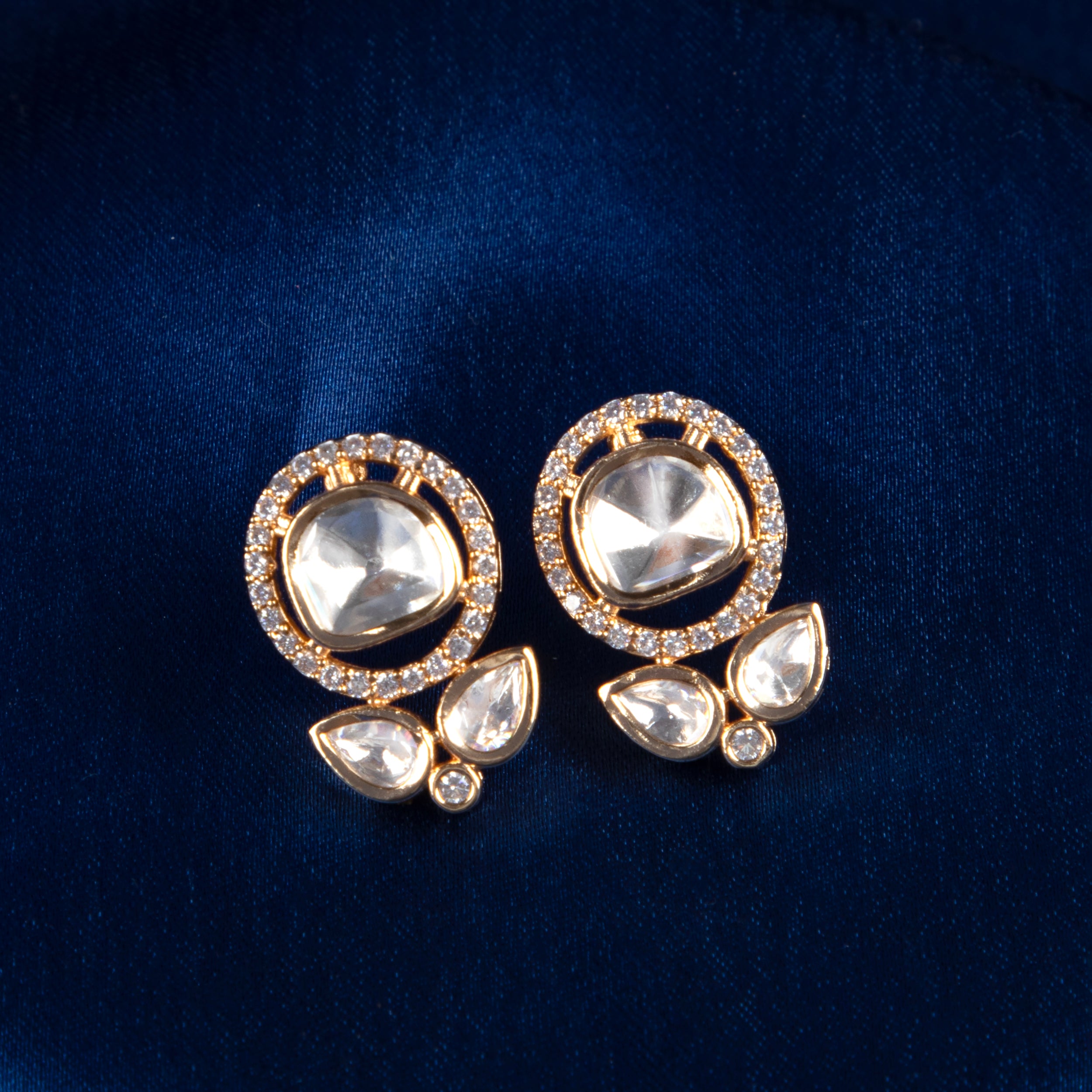 Ambar Kundan Pendant Set