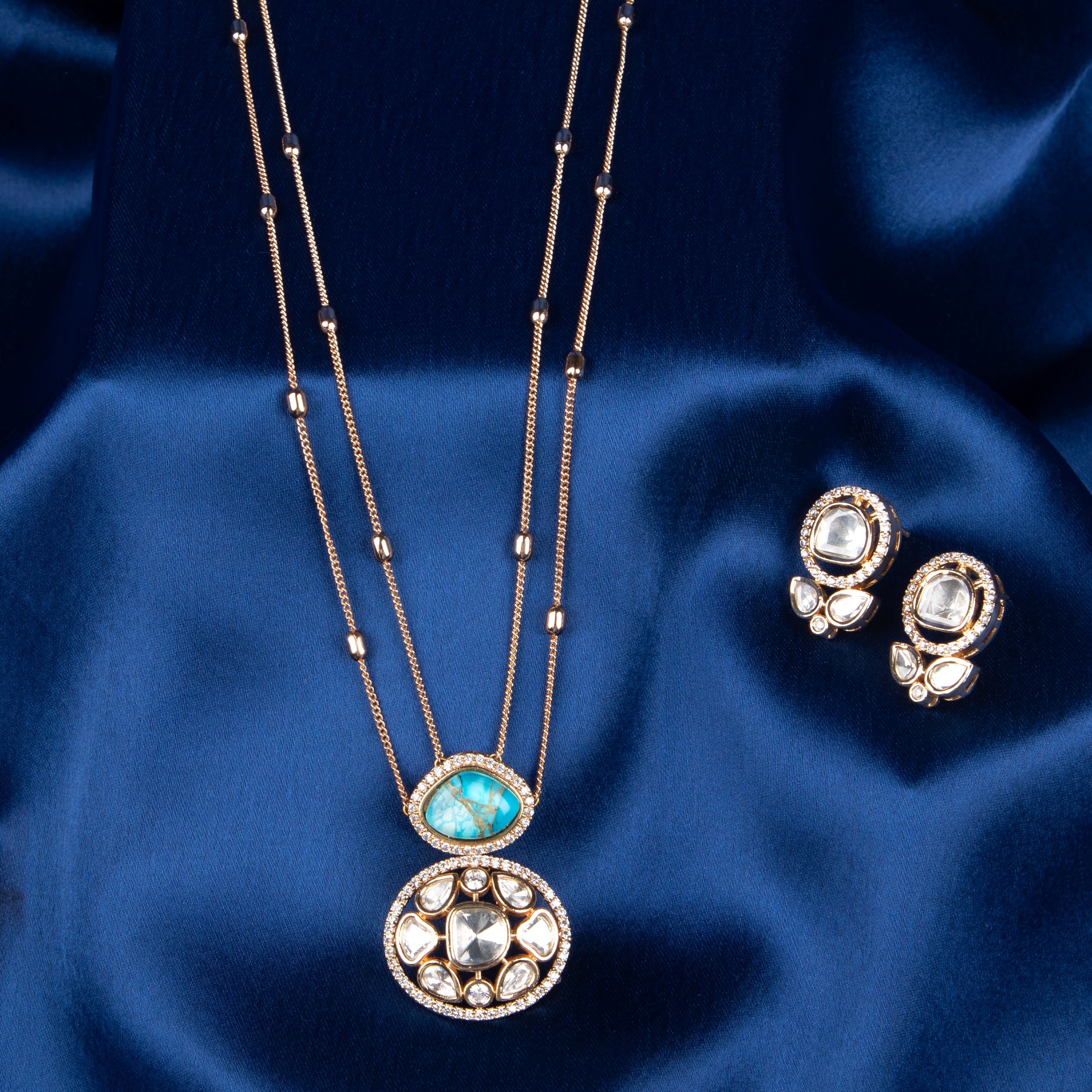 Ambar Kundan Pendant Set