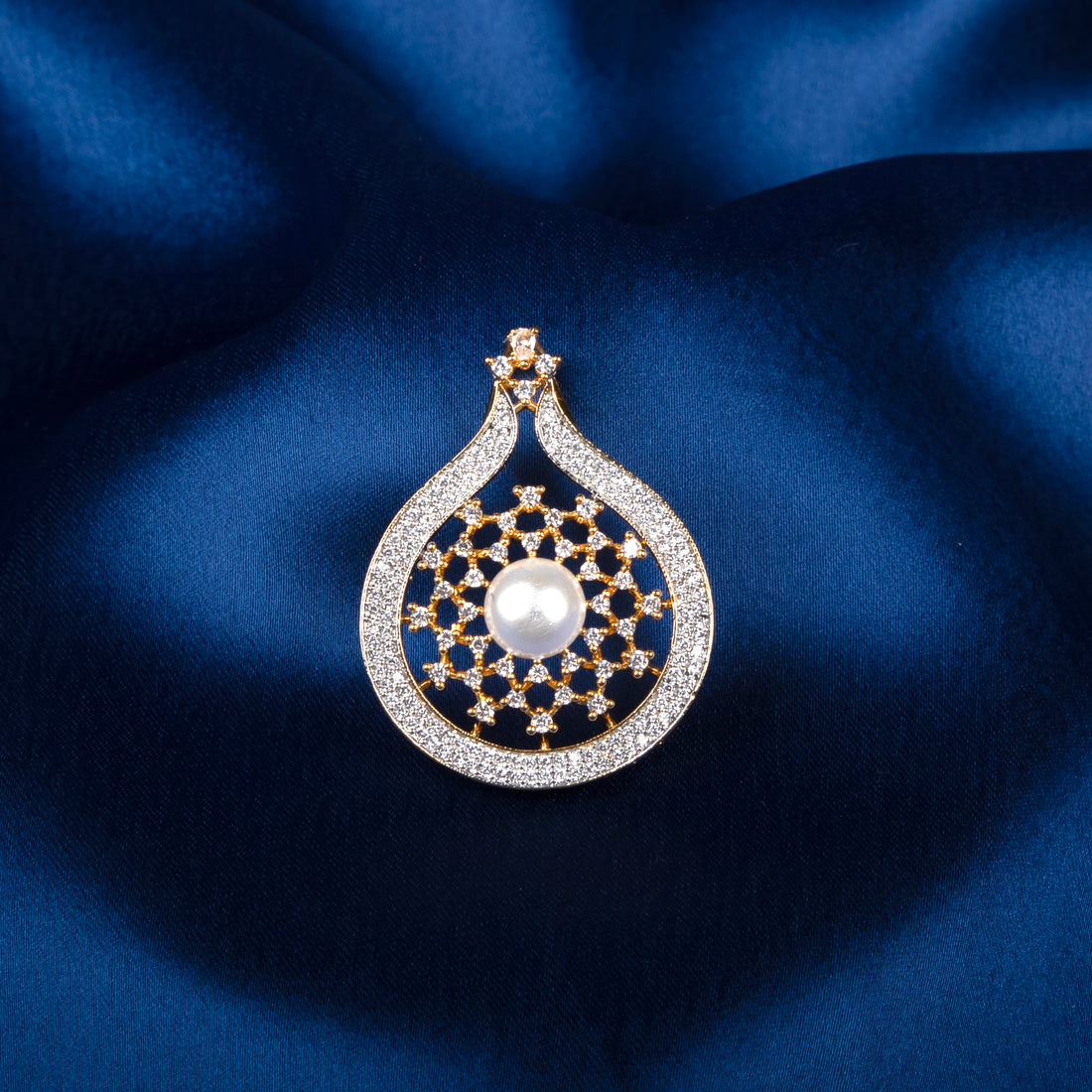 Pearl Lattice Glow Pendant Set
