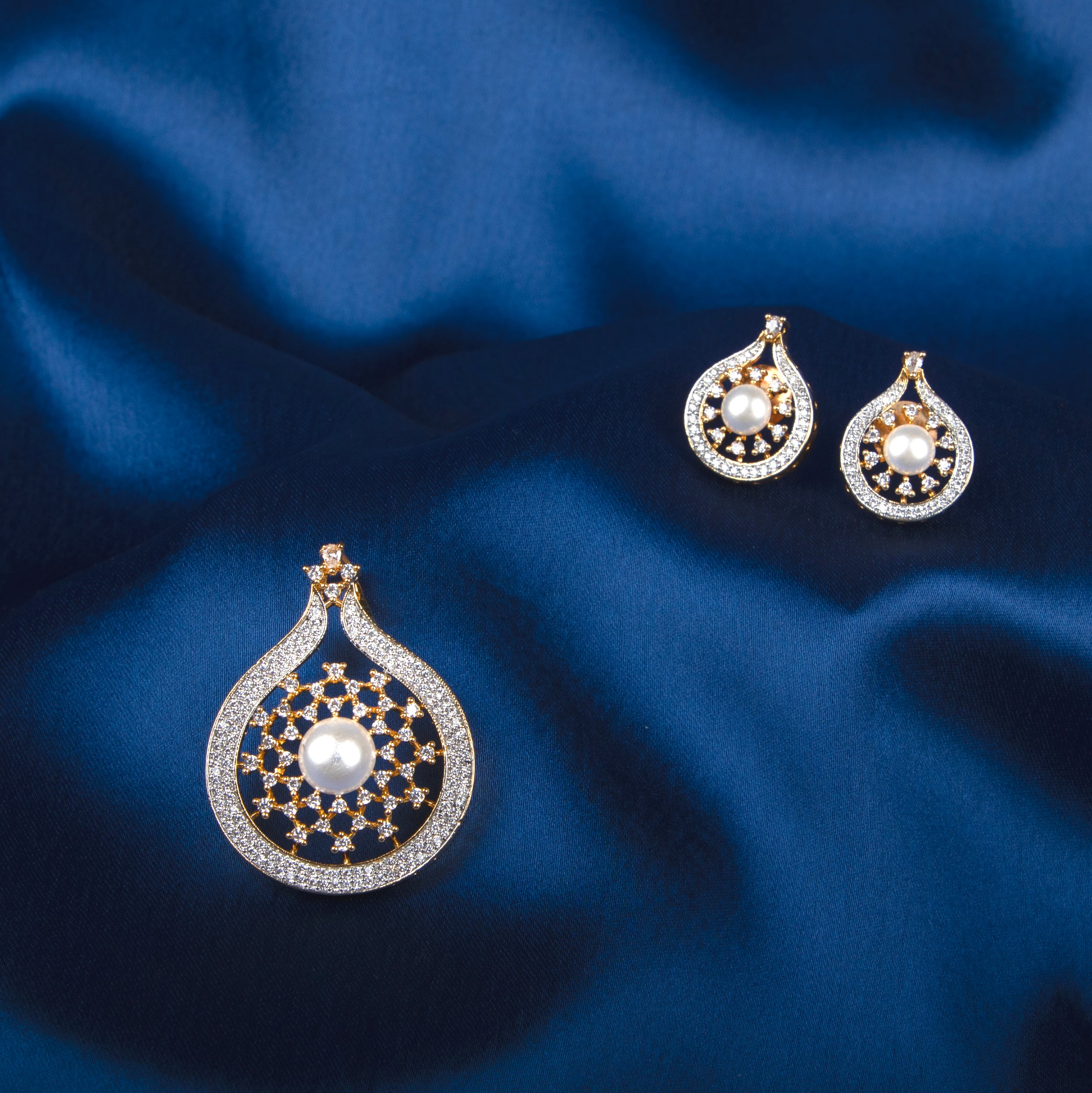 Pearl Lattice Glow Pendant Set