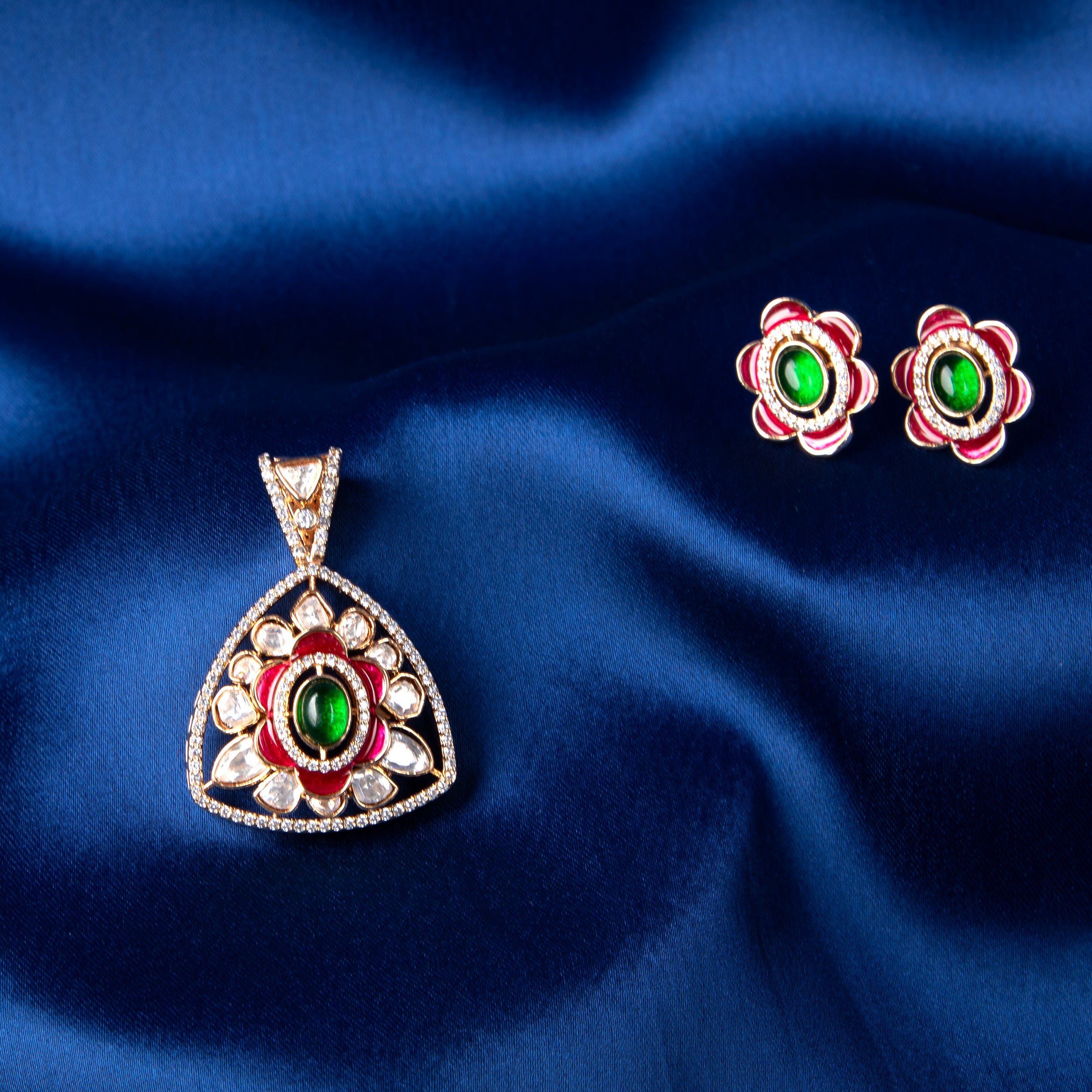 Petal Crest Pendant Set