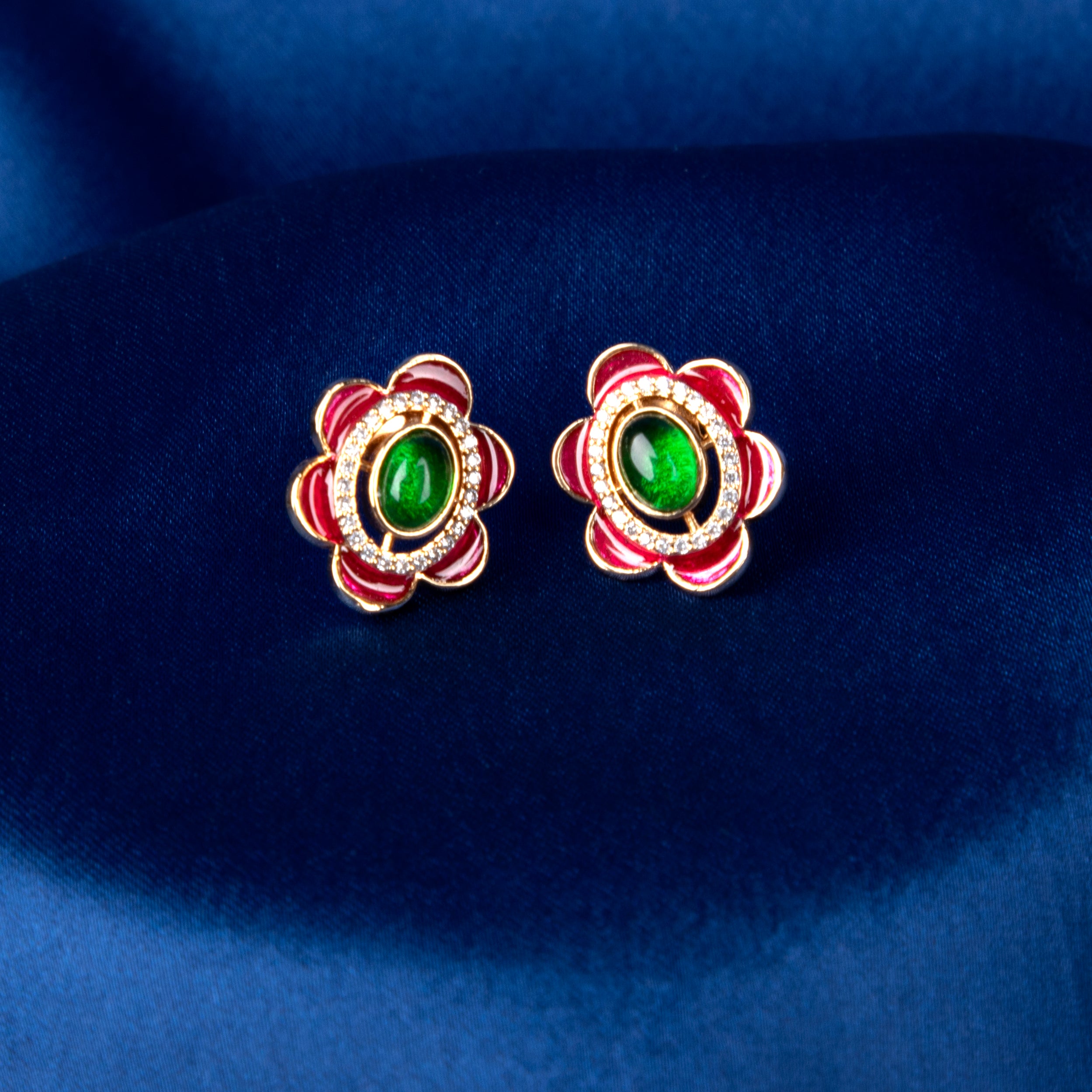 Petal Crest Pendant Set