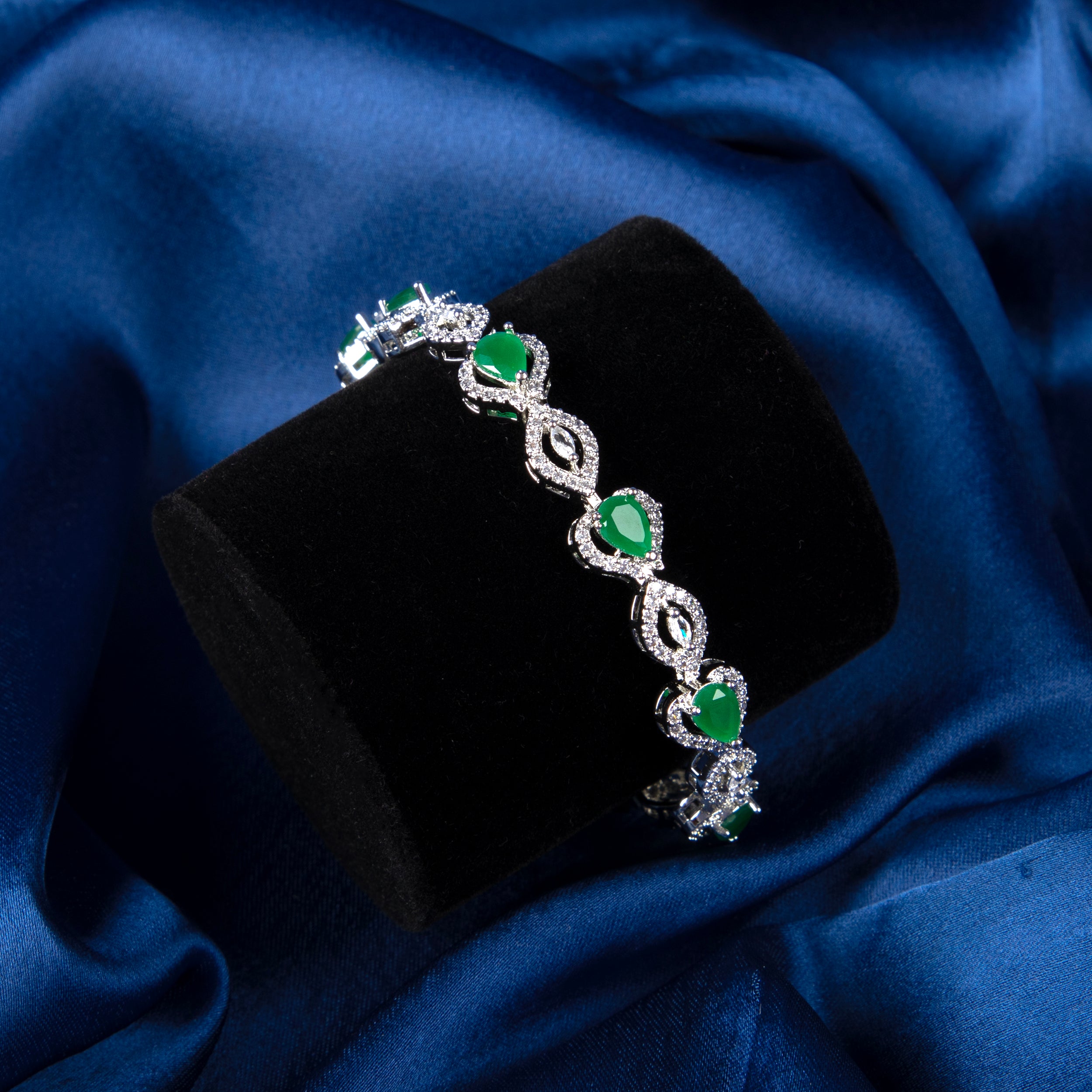 Infinity Gleam Bracelet