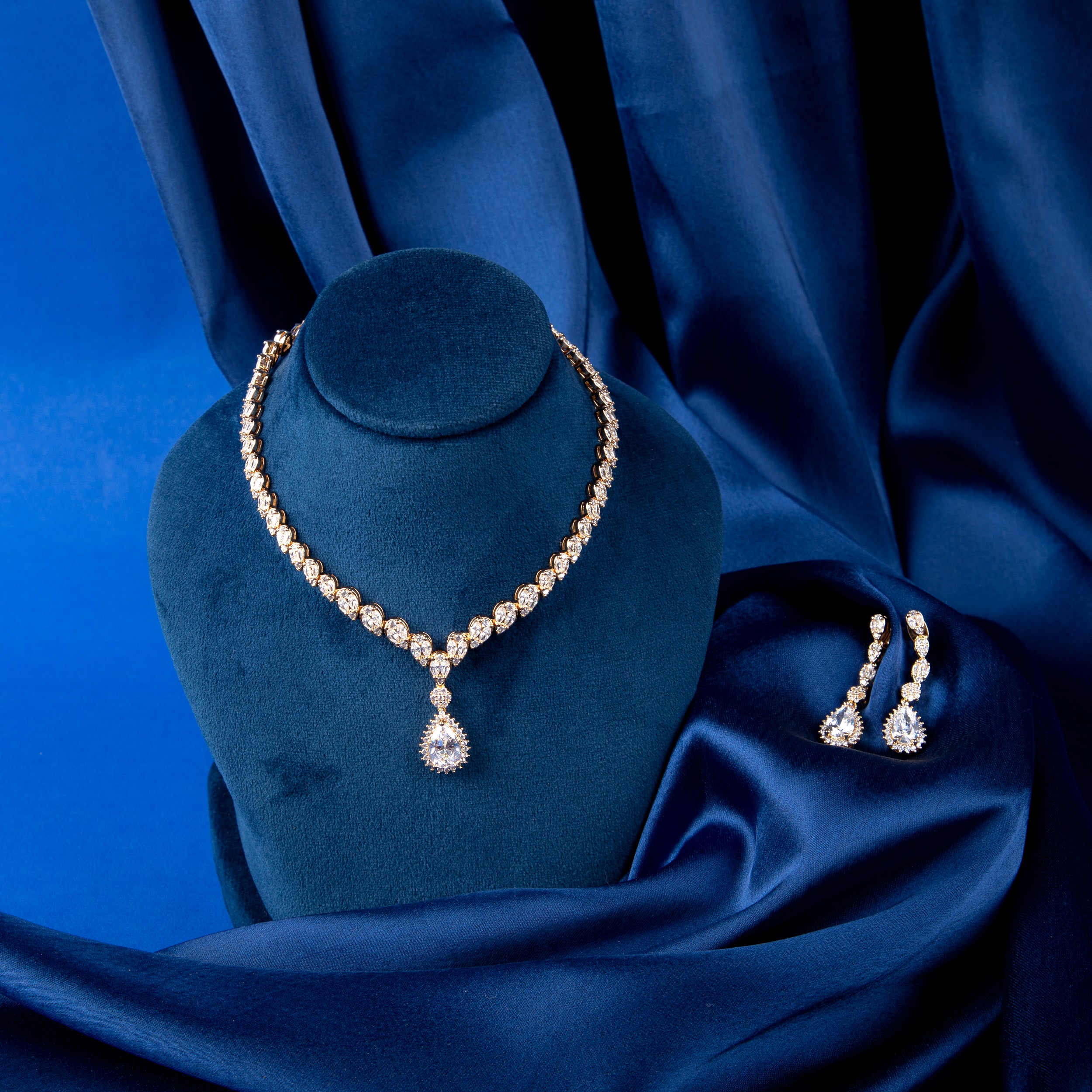 Sparkling Elegance Necklace Set