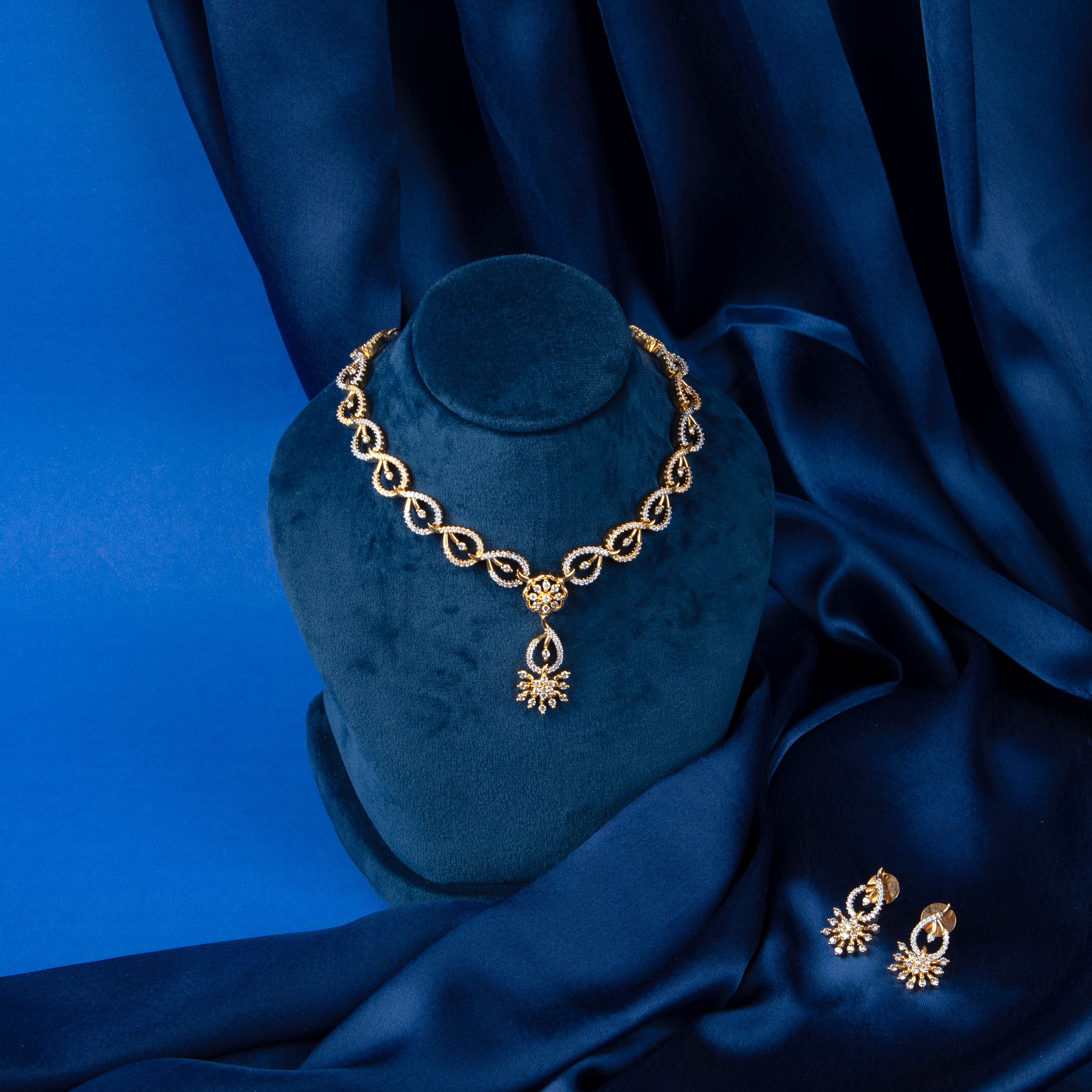 Twisted Gleam Necklace Set