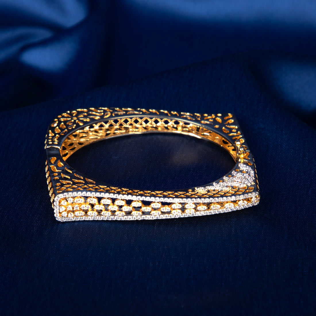 Majestic Gridwork Square Kada