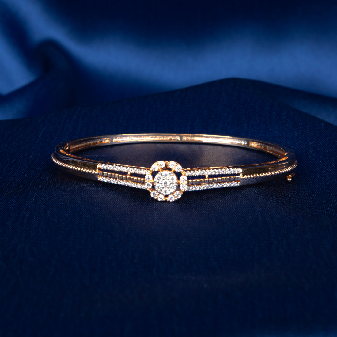 Elara Classic Halo Kada