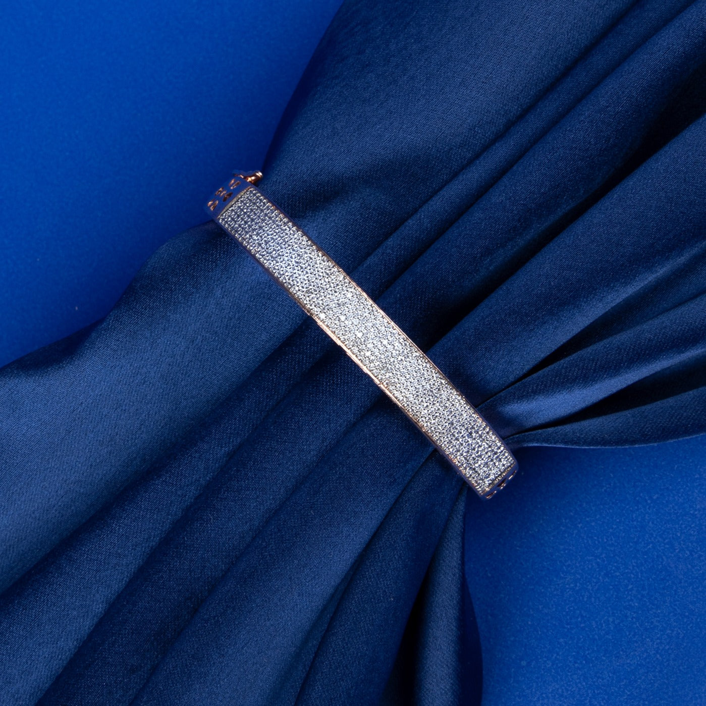 Dazzle Luxe Statement Kada