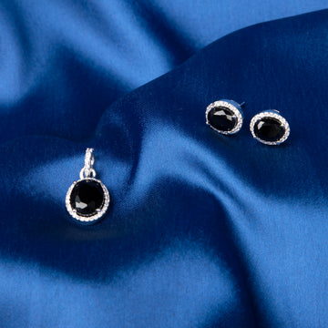 Noira Halo Pendant Set