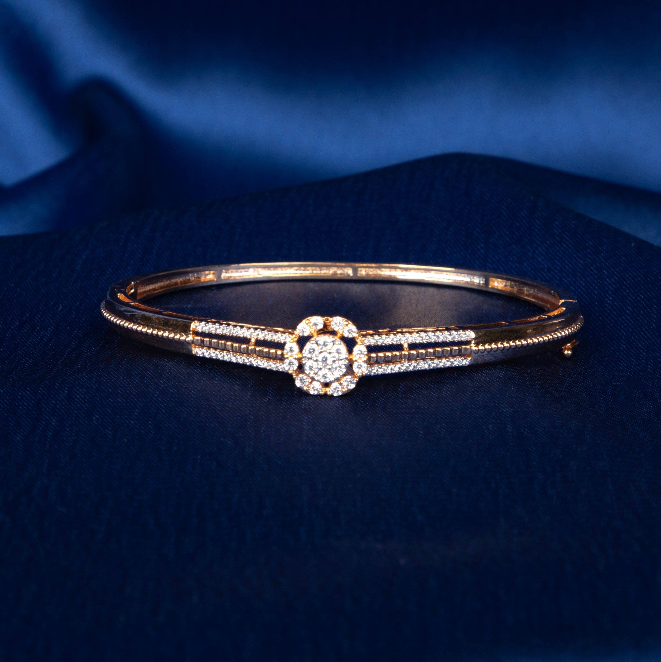 Elara Classic Halo Kada